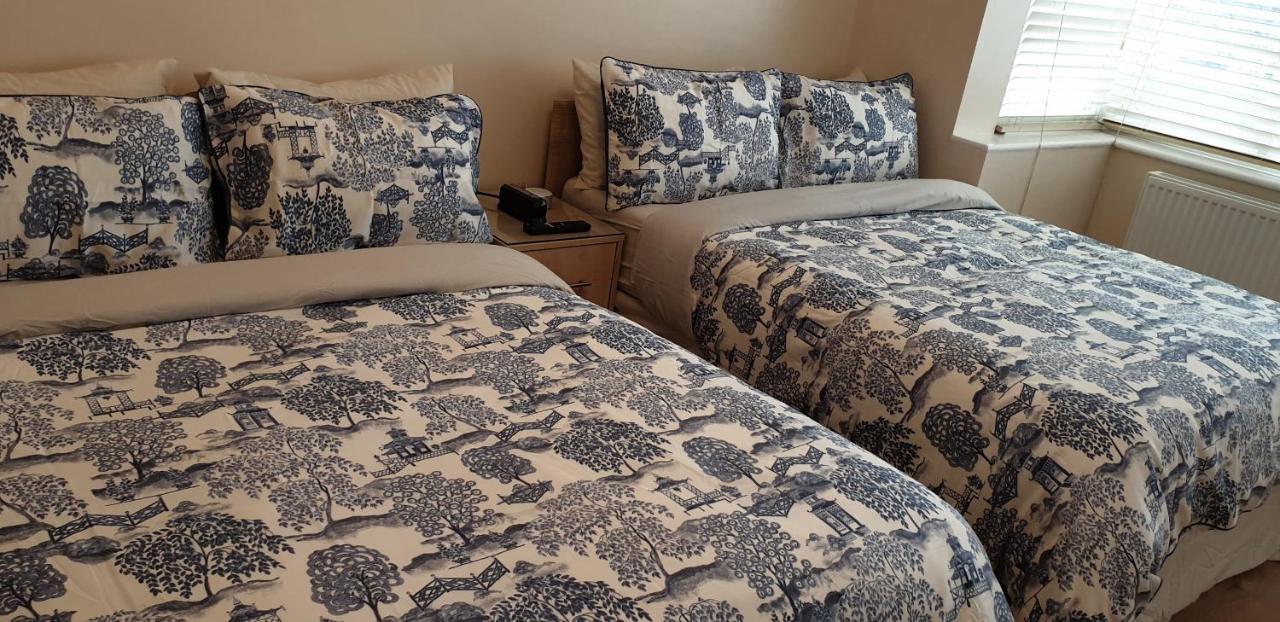 Appartement Luxury 3 Bedroom Flat 1min Walk From Underground, With Free Parking Sleeps X10 Londen